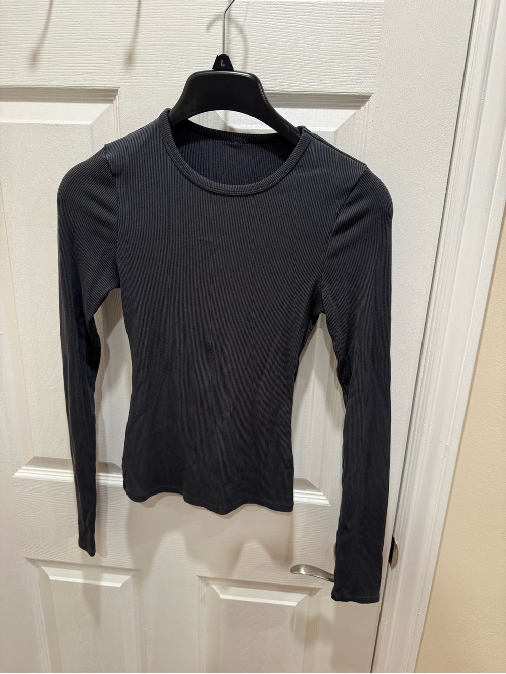 ALO Long Sleeve Women's Ribbed Crew Neck Top - Dark Grey